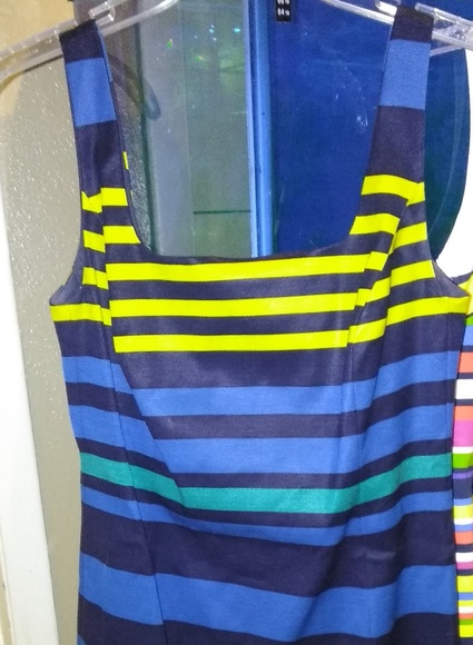 Wentworth colorful lightweight dress - Picture 3 of 3